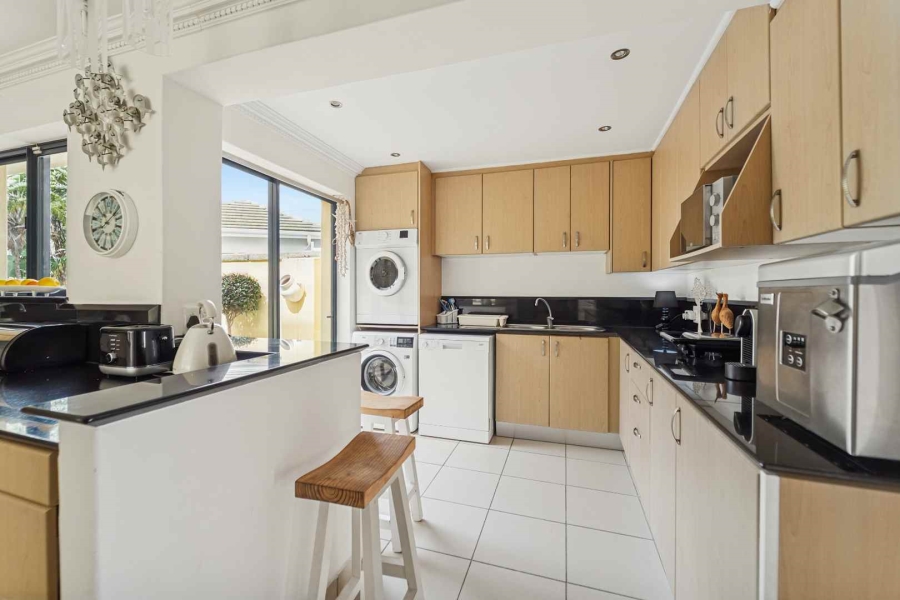 4 Bedroom Property for Sale in Sunset Links Western Cape